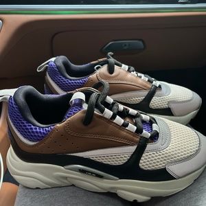 Dior B22’s